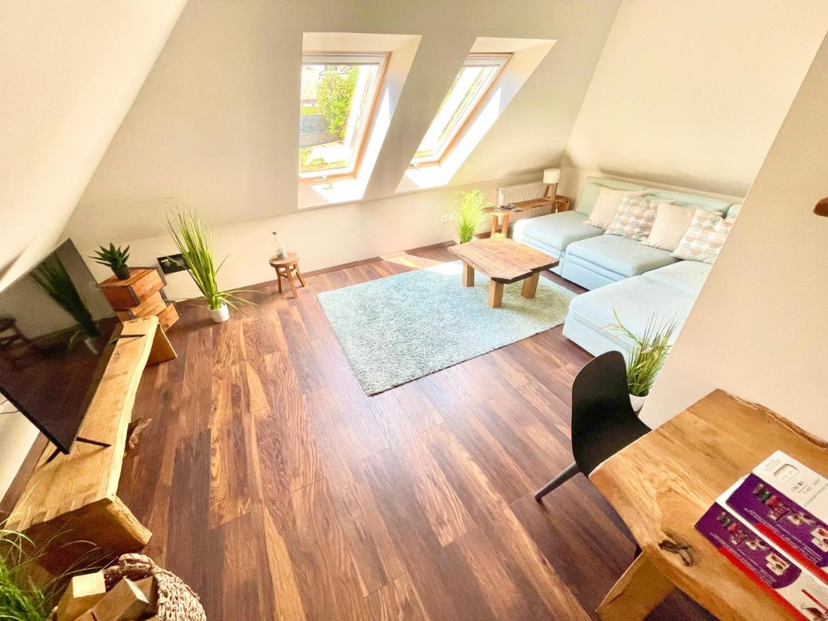 Wood Apartman Deluxe Belvaros Apartment Veszprem Luaran gambar